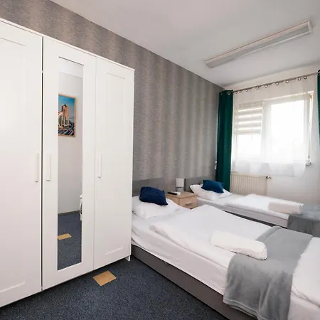 מלון דירות Place 5*